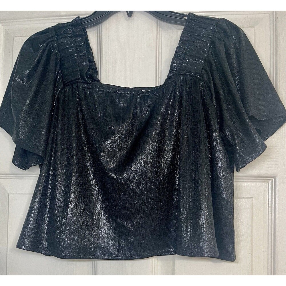 Queen of Sparkles Size Med Black Metallic Pebble Flutter Top Cropped